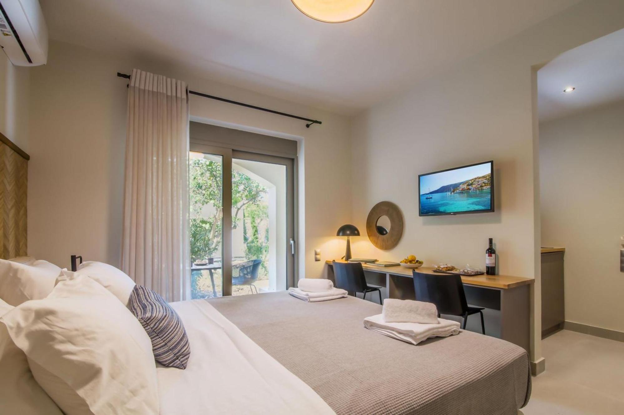 Blue Symphony Suites Apartments Nikiana Extérieur photo