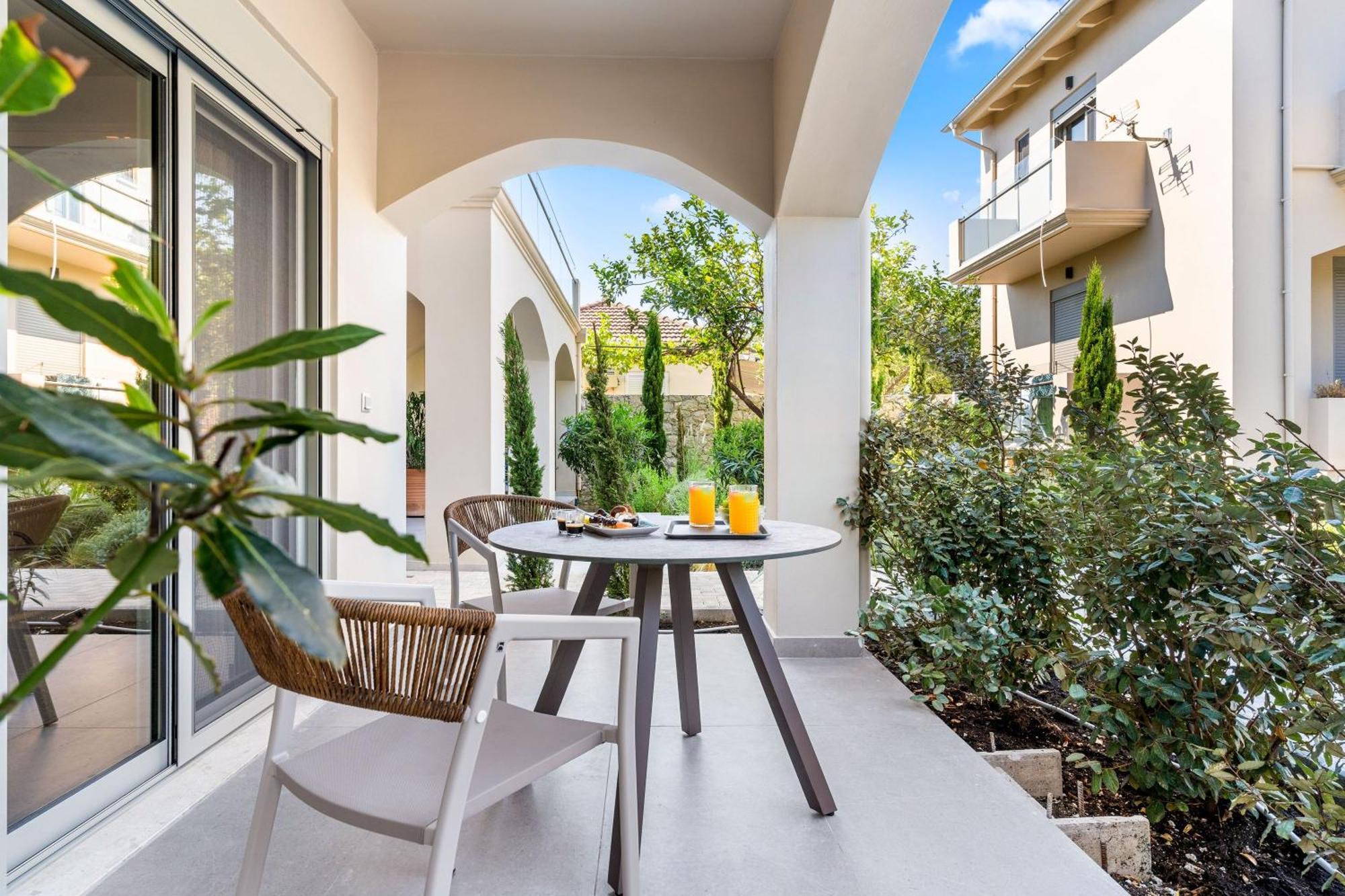 Blue Symphony Suites Apartments Nikiana Extérieur photo